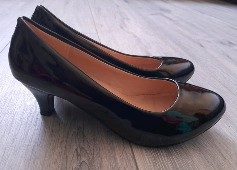 image for Ladies size 5 heels 