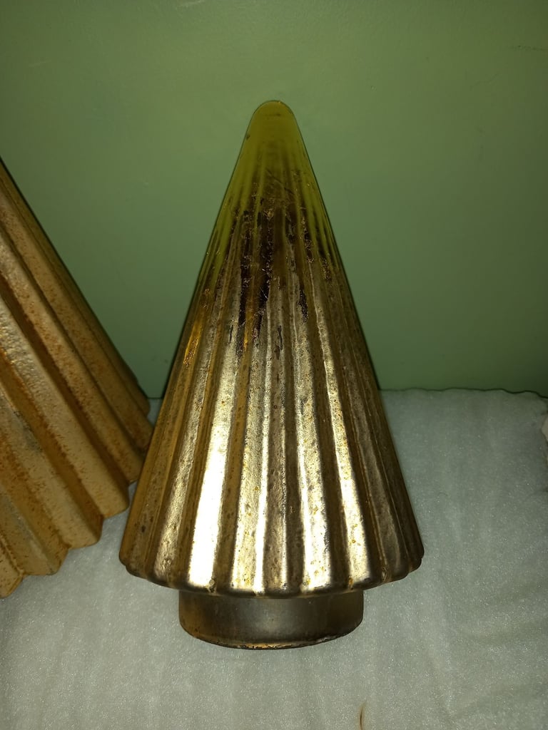 Modern style set of 3 gold Christmas  tree ornaments 50% RRP