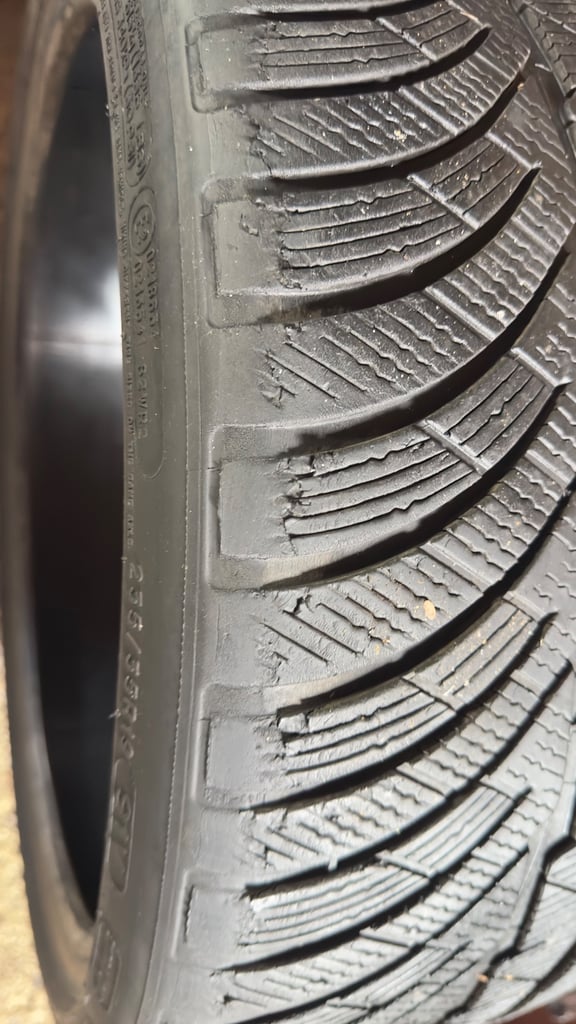 2 x 235/35 R19  91V Michelin Pilot Alpin