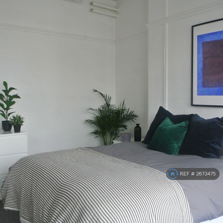 3 bedroom flat in Holyhead Road, Bangor, LL57 (3 bed) (#2673475)