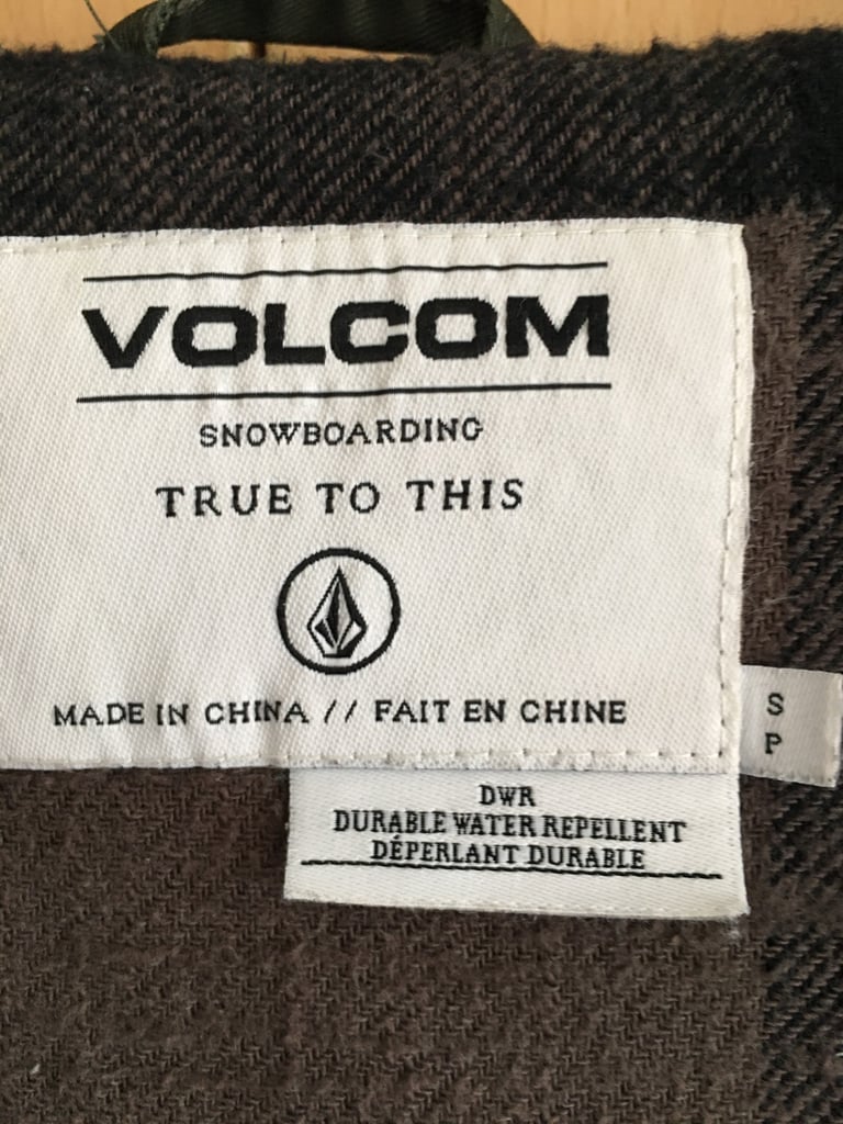 VOLCOM SNOWBOARDING JACKET SIZE (S/P) ** STILL AVAILABLE **