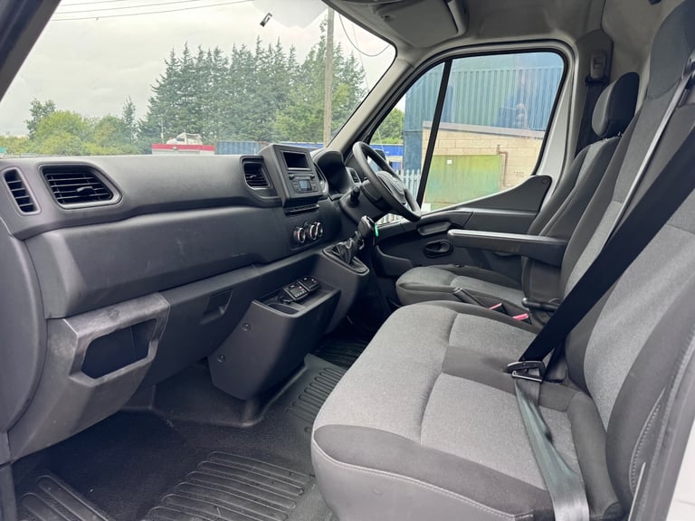2020 Nissan NV400 Nissan NV400 2020 Mwb Fridge Van 2.3 dci 135ps MOT and Full History !! PANEL VA...