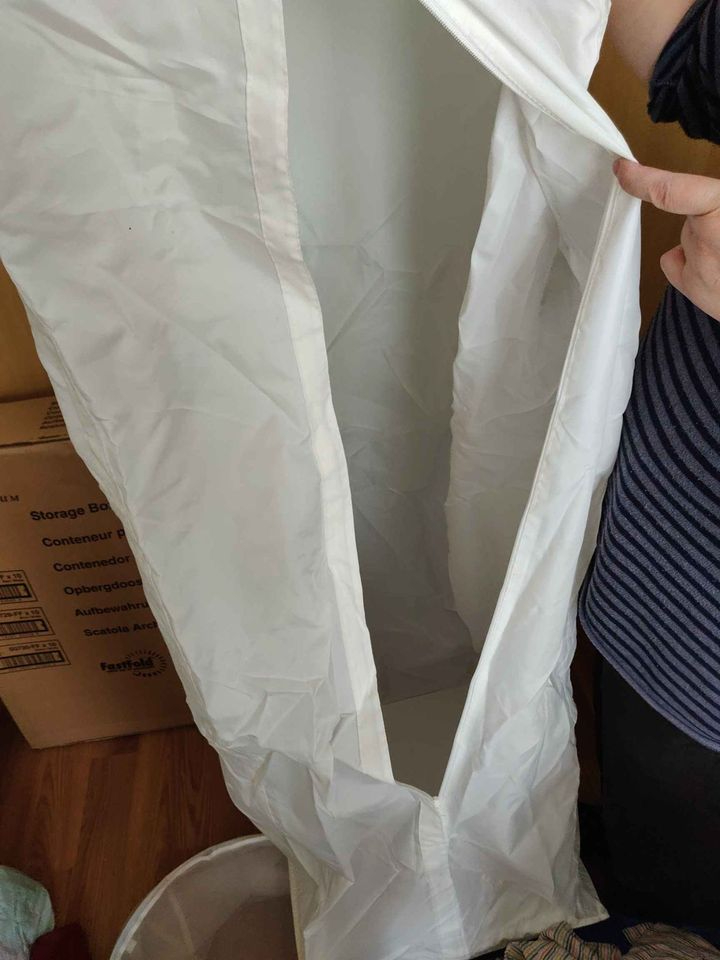 Wardrobe organiser dust protector