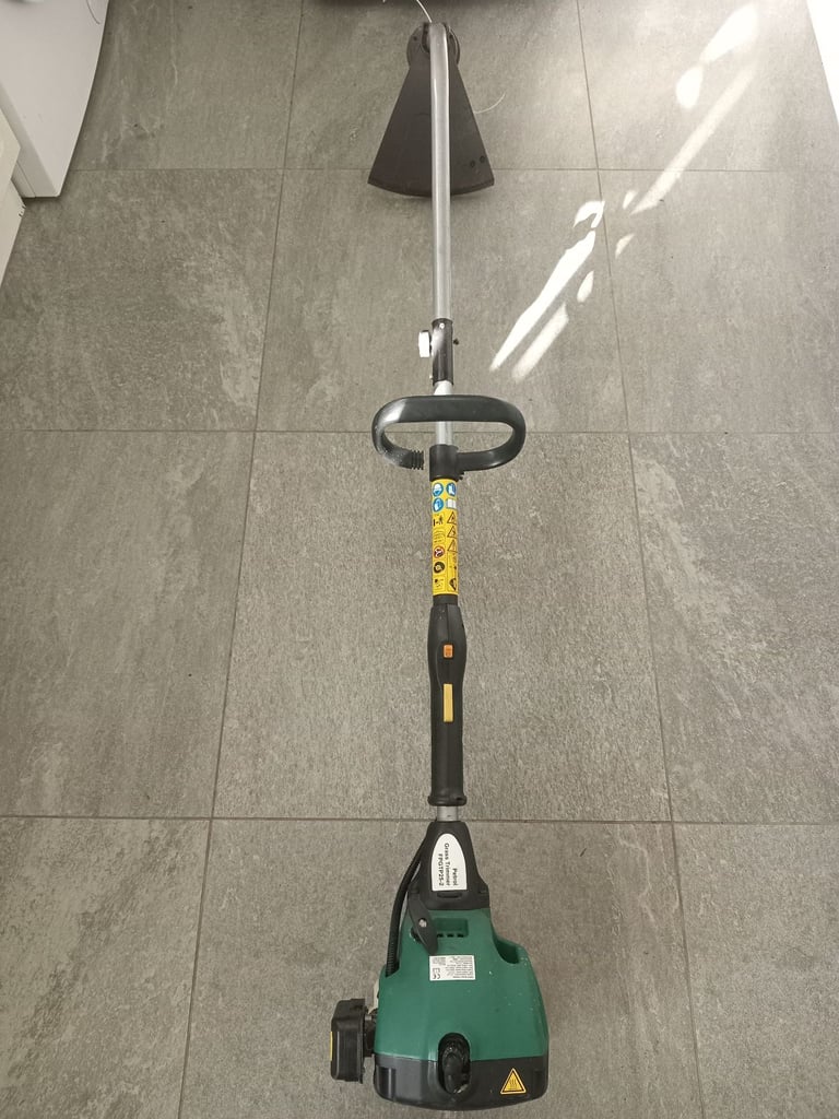 Petrol strimmer 