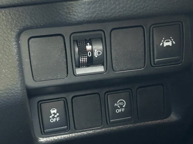 2017 Nissan Qashqai 1.5 dCi N-Connecta SUV 5dr Diesel Manual 2WD Euro 6 (s/s) (110 ps) HATCHBACK ...