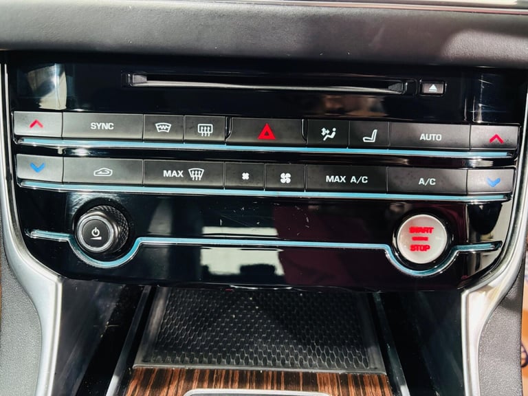 2018 Jaguar XF 2.0d Portfolio Auto AWD Euro 6 (s/s) 4dr SALOON Diesel Automatic