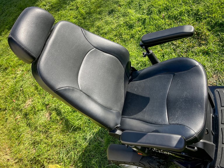 Rascal Vision 8mph Mobility Scooter 100% BATTERIES Only 0.9 Hours Use! Was £3995