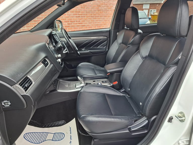 2021 21 Mitsubishi Outlander 2.4 PHEV Dynamic CVT Auto 4WD 13.8kWh. 1 Owner.