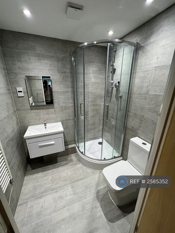2 bedroom flat in River Court, Charvil, Reading, RG10 (2 bed) (#2585352)