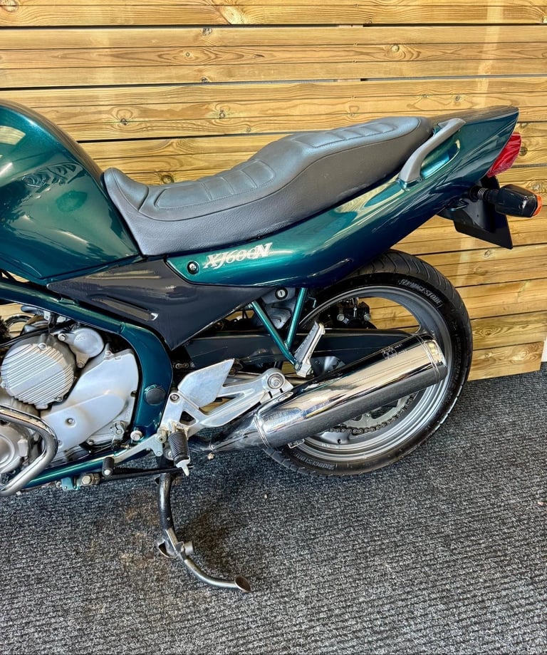 Yamaha XJ600 (naked Diversion) / Y Reg 2001 / ONLY 5449 MILES!