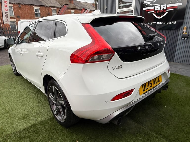 2015 Volvo V40 2.0 T2 R-Design Hatchback 5dr Petrol Manual Euro 6 (s/s) (122 ps) HATCHBACK Petrol...