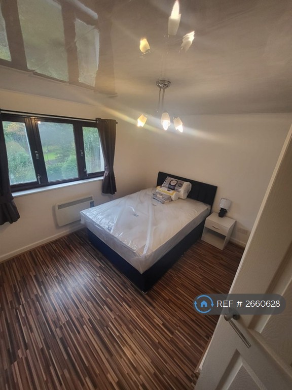 3 bedroom flat in Eastfield Road, Glasgow, G21 (3 bed) (#2660628)