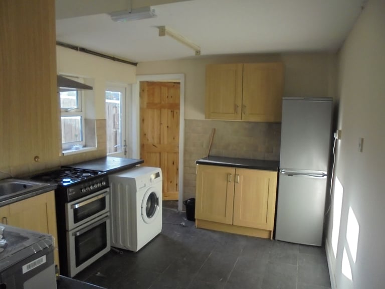 Rooms to Rent in 7 Bed House on Ivor Road, Sparkhill. Supported Accommodation. Immediate Move In