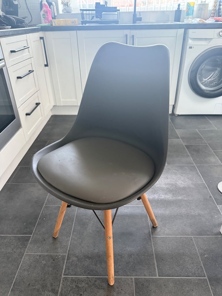 Dining room / kitchen chair