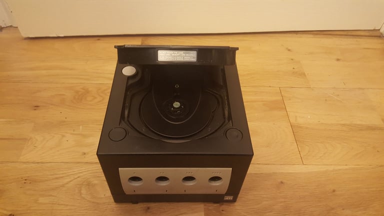 BLACK NINTENDO GAMECUBE CONSOLE ONLY TESTED AND WORKING
