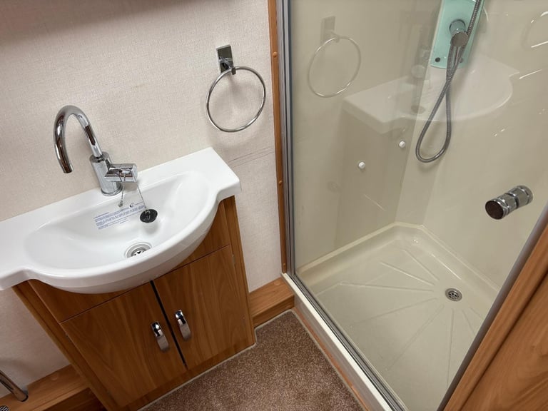 LUNAR CLUBMAN SB- FIXED SINGLE BEDS + END WASHROOM + MOTORMOVER