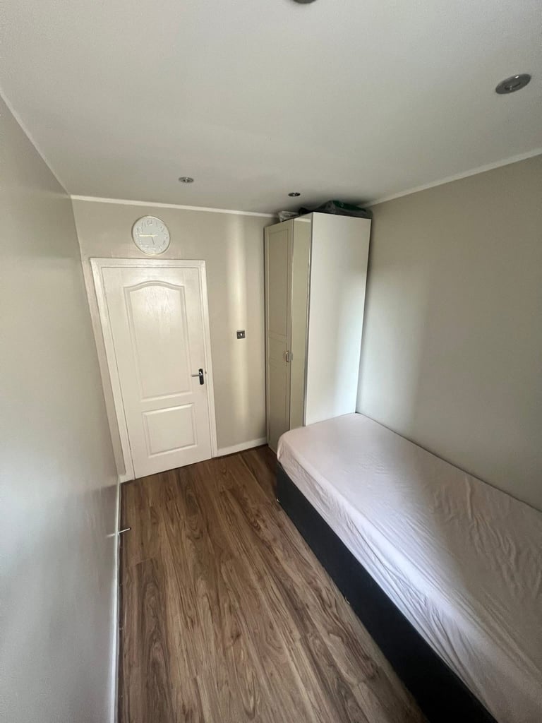 🌟 Cozy Room Available for Female pPofessional or Student in Family Home