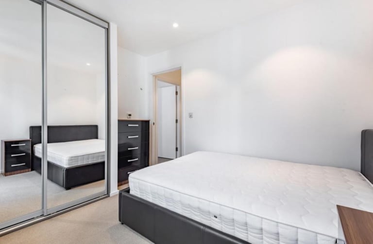 3 Bedrooms Apartment Near East Putney Station