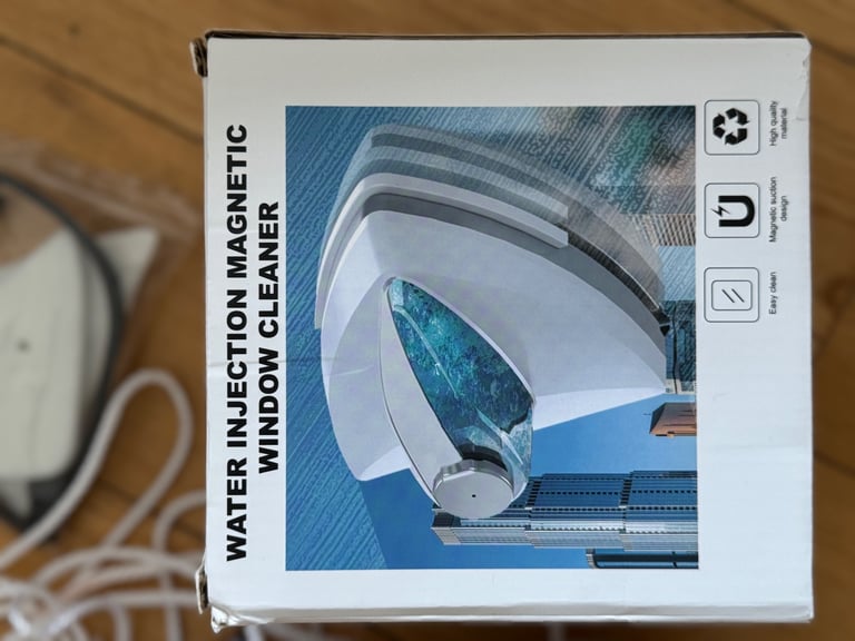 Water injection magnetic window cleaner