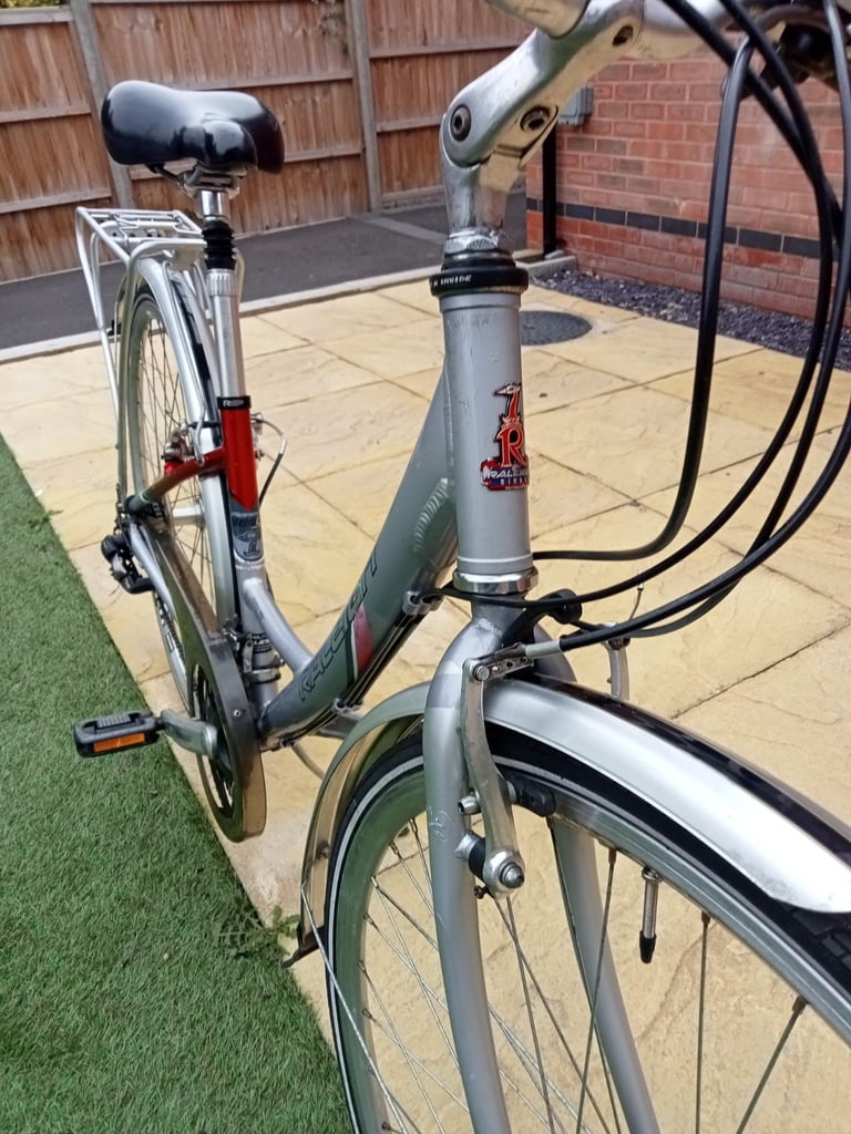 Ladies Raleigh Pioneer Airlite City Bike.