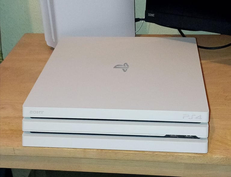 PS4 Pro mint condition with SSD 2tb upgrade 