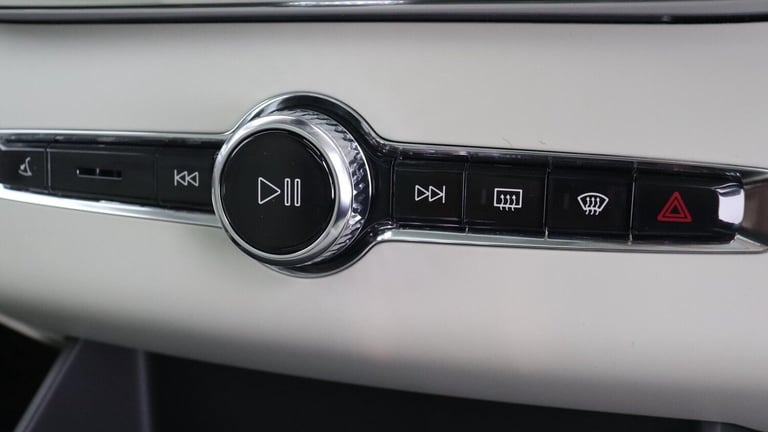 2025 Volvo XC90 T8 PHEV AWD Ultra, Dark, 7 Seats (Sunroof, Pilot Assist, Bowers &amp; Wilkins) ES...