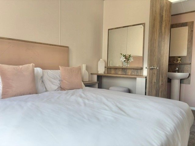 BRAND NEW STATIC CARAVAN FOR SALE AT BROADLAND SANDS HOLIDAY PARK - 11.5 MONTH OWNER SEASON!