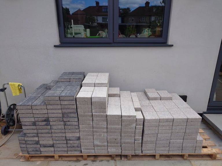 Marshalls Lunar Concrete Paving Blocks - Large Shadow 240x160x50mm - Packs of 10