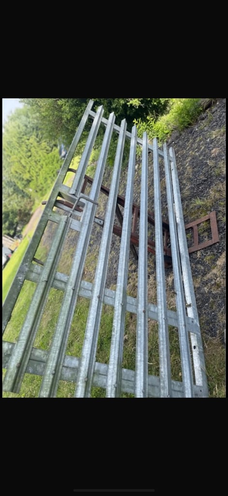 image for Palisade gate and post 