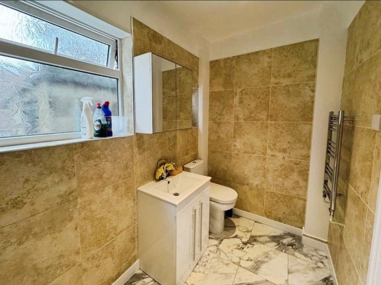 6Bed 3Bath House to rent in Harrow - Thomson Road