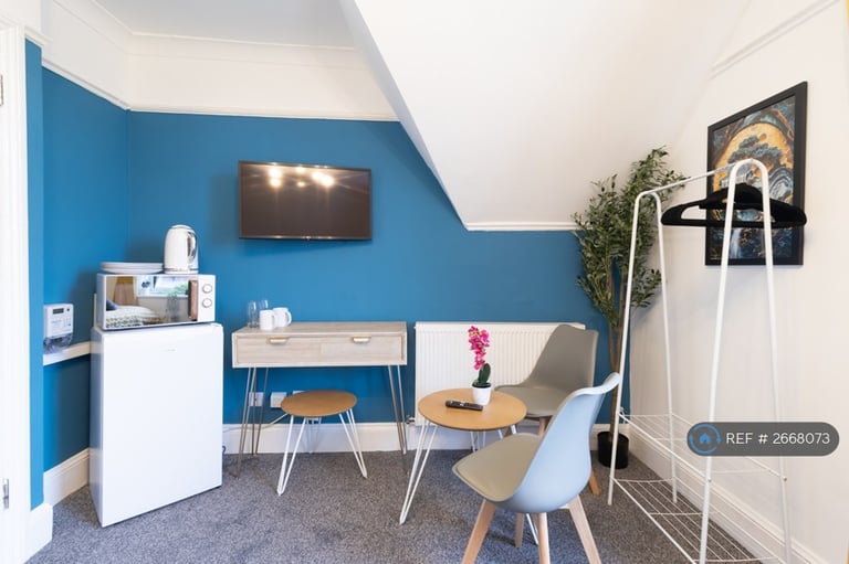 Studio flat in Merton Road, Southsea, PO5 (#2668073)