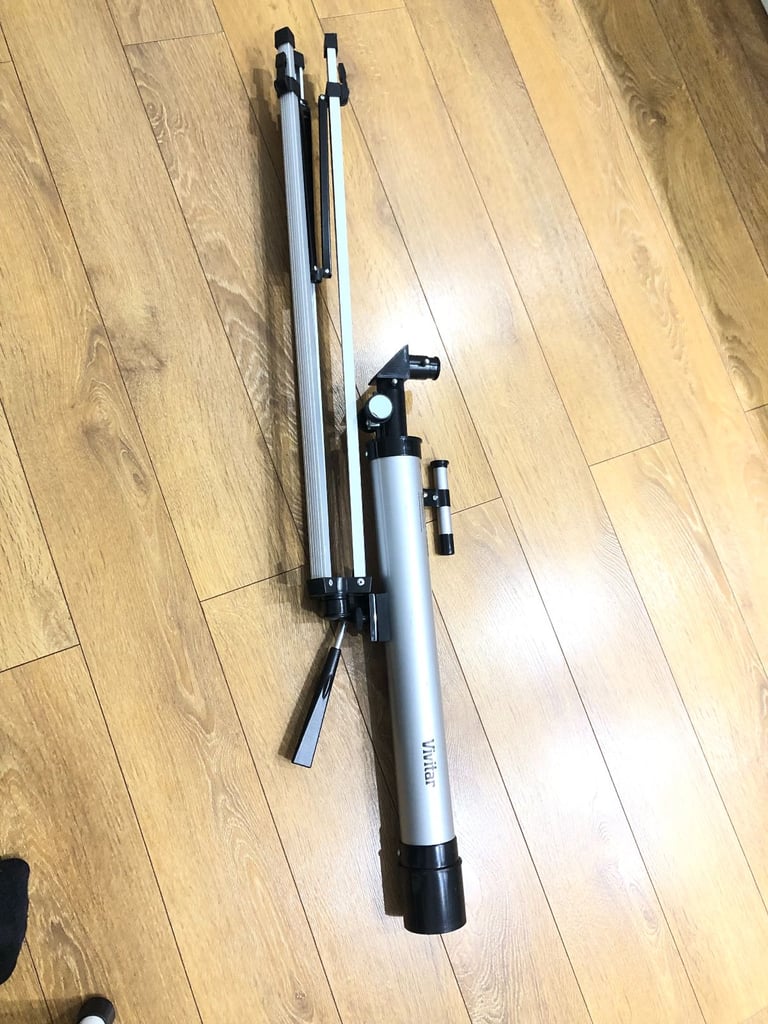 Telescope Vivitar with tripod