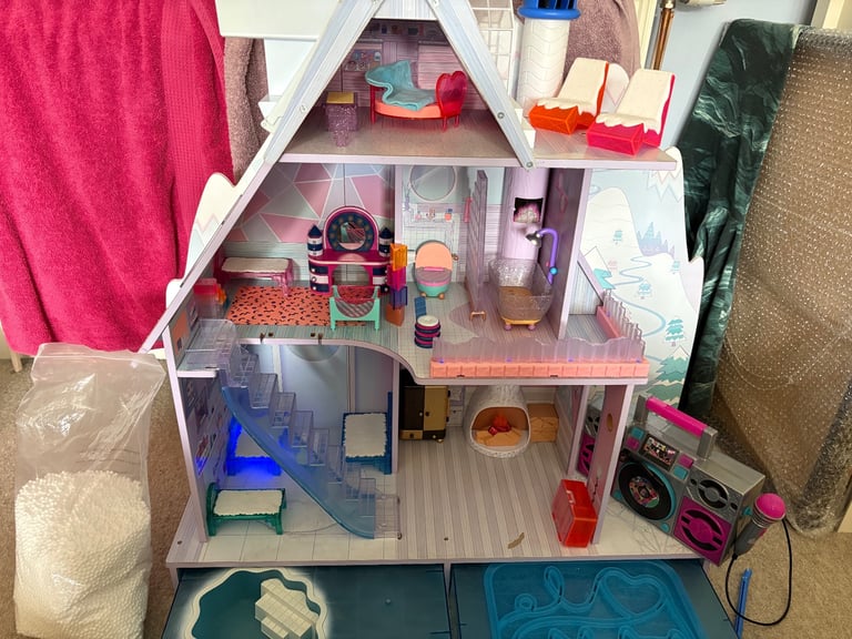 LOL Surprise Winter Disco Chalet Doll's House Bundle with furniture, dolls and accessories