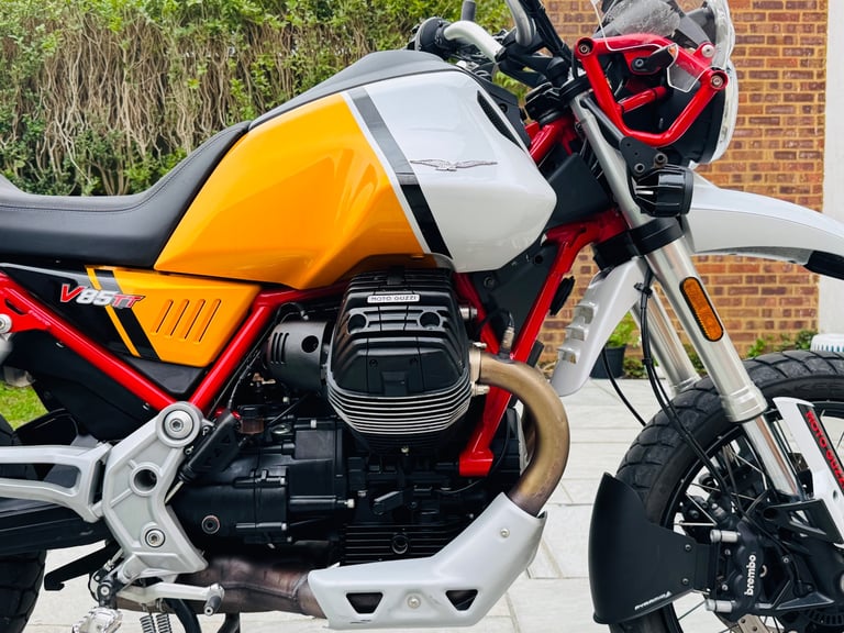 Moto Guzzi, TT Evocative, 2023 2426 miles 1 owner