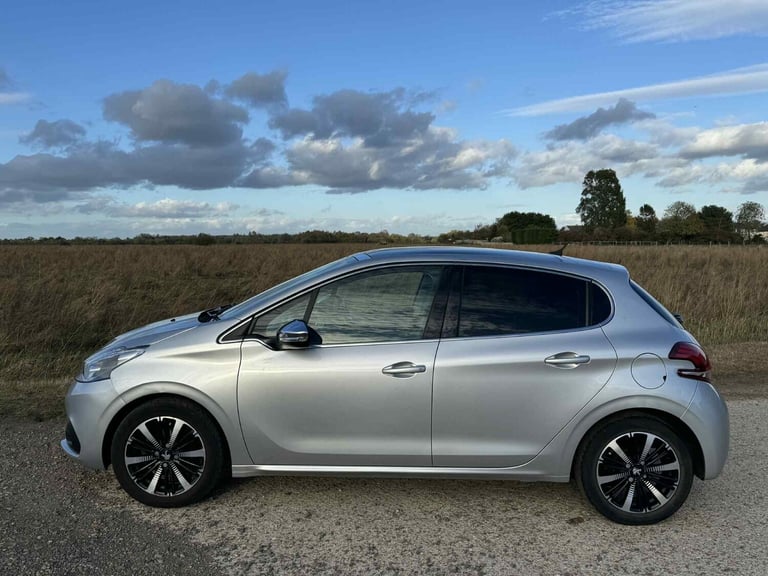 2018 Peugeot 208 1.2 PureTech Allure Premium 5dr HATCHBACK Petrol Manual