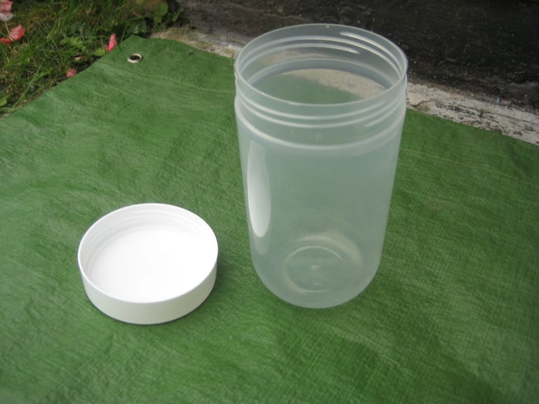 6 Plastic Screw-Lid Food Storage Jars: 6 for £2.00