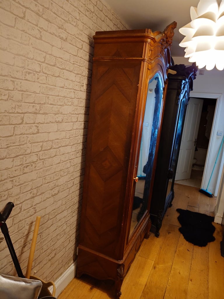 Linen cupboard 