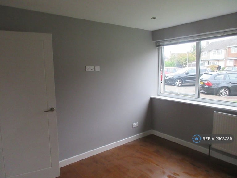 1 bedroom flat in Thaynesfield, Potters Bar, EN6 (1 bed) (#2663086)