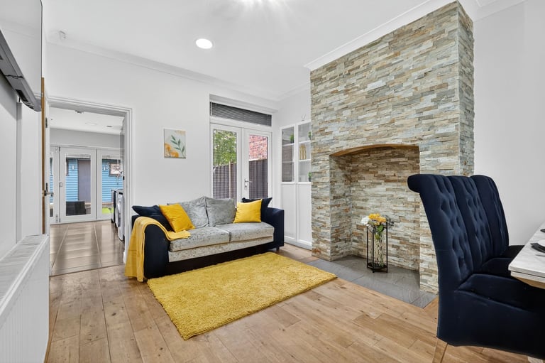 36 Nevile Rd - 4-BR House with Free Street Parking and Wi-Fi