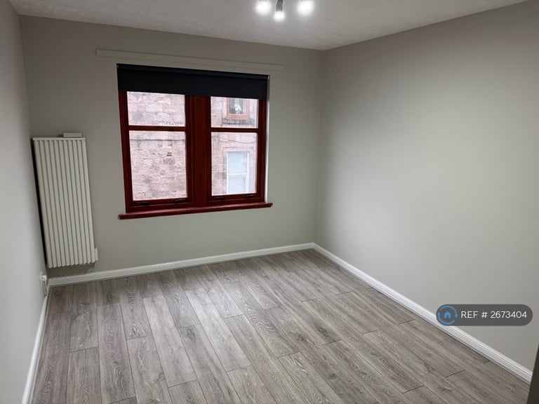 2 bedroom flat in Robertson Street, Greenock, PA16 (2 bed) (#2673404)