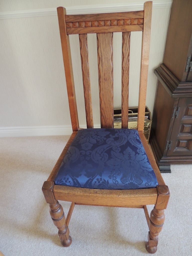 Vintage Oak dining table and 4 chairs - extendable