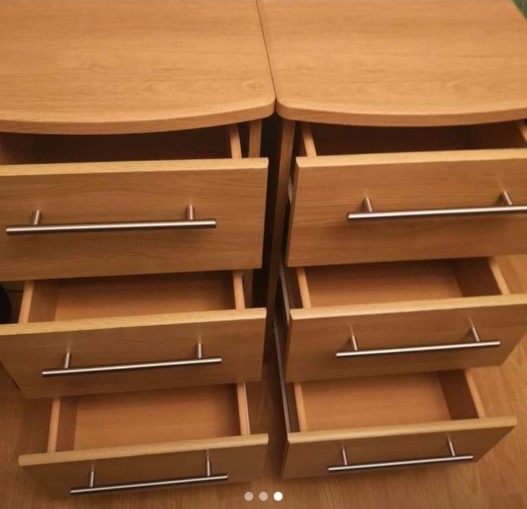 x2 bed side draws beautiful ba
