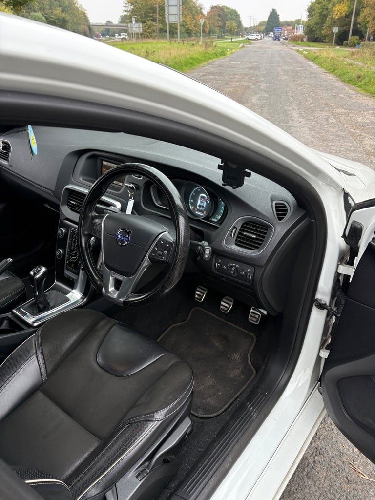 Volvo, V40, Hatchback, 2016, Manual, 1969 (cc), 5 doors