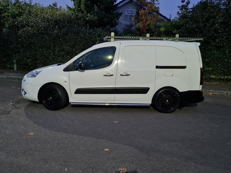 Factory Crew Van  Long Wheel Base Twin Side Loading Doors 2013 Peugeot Partner Professional HDI