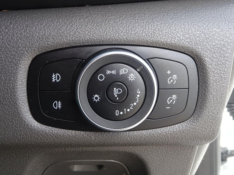 2021 Ford Transit Custom 2.0 320 EcoBlue Trend Kombi L2 H1 Euro 6 (s/s) 5dr MPV Diesel Manual