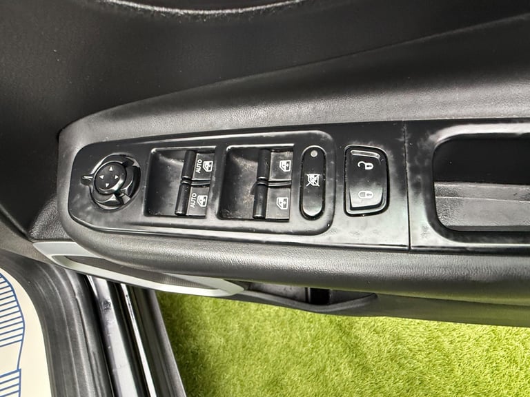 2015 Jeep Renegade 1.6 MultiJetII Limited SUV 5dr Diesel Manual Euro 5 (s/s) (120 ps) ESTATE Dies...