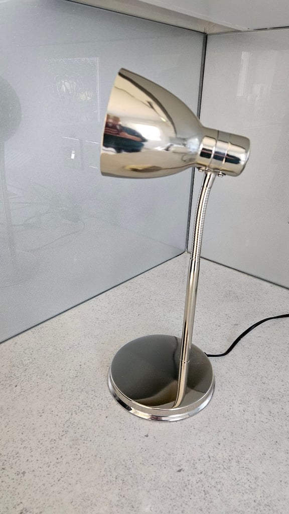 Desk lamp