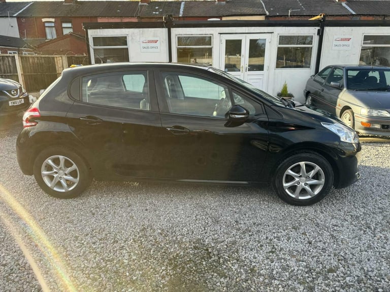 2013 Peugeot 208 1.2 VTi Active 5dr HATCHBACK Petrol Manual