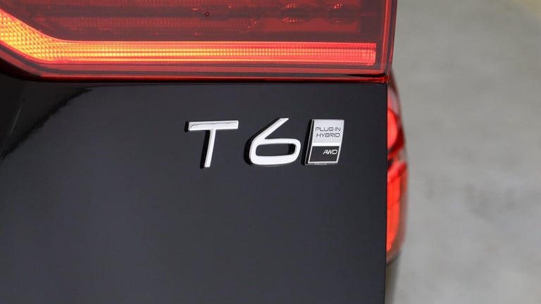  Volvo XC60 T6 AWD PHEV Plus Dark (360 Camera, Harman/Kardon, Adaptive Cruise) Petrol/Electric Hy...