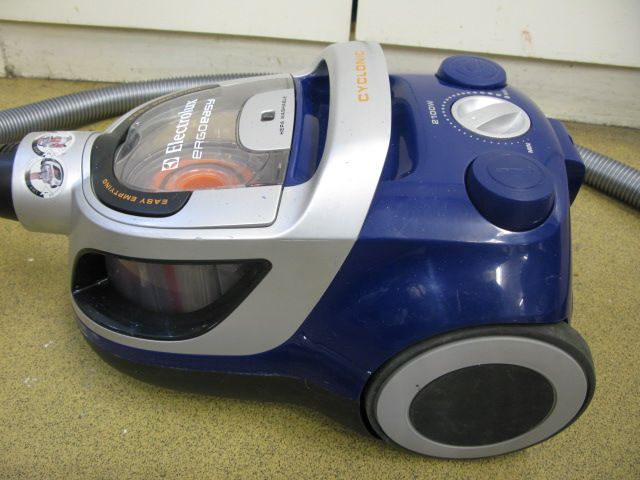 Bagless Vacuum Cleaner Electrolux Ergoeasy Cyclonic . Max power 2100 W